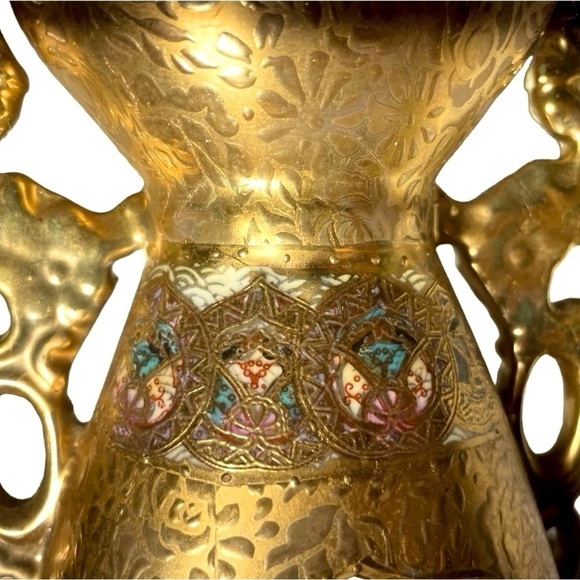 Vintage Satsuma Hand Painted Gold
Gilded Vase. Geisha ladies on both sides. - Picture 6 of 15